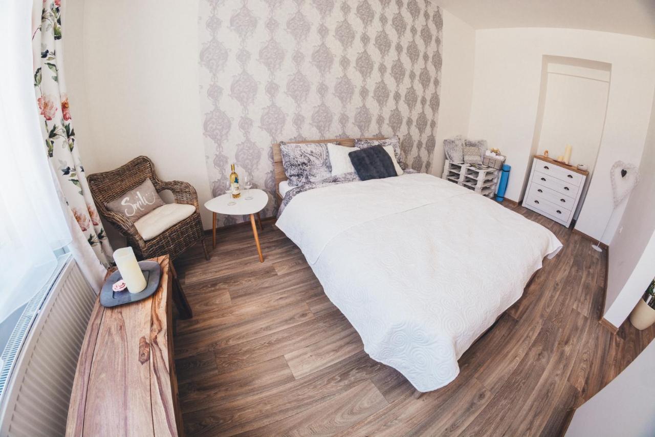 Stylovy Apartman V Centru Nachoda Exterior photo